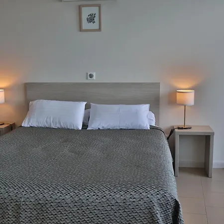 Le Belvedere Hotel *