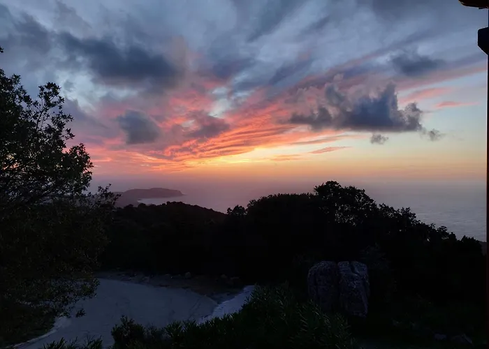 Le Belvedere Hotel *