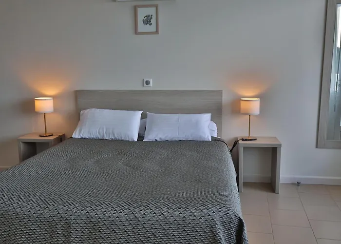 Le Belvedere Hotel *