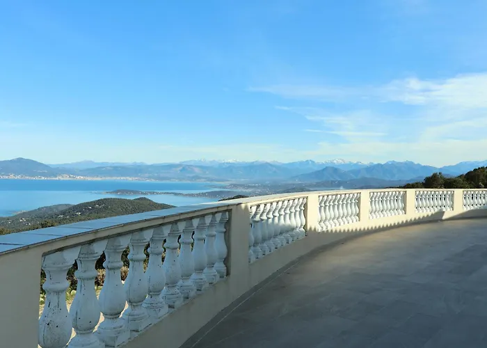Le Belvedere Coti-Chiavari (Corsica)